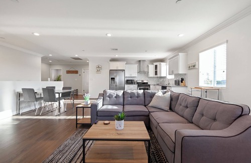 View Park-Windsor Hills House | Lightning Wi-Fi+Memory Foam Beds-WFH & Relax in LA