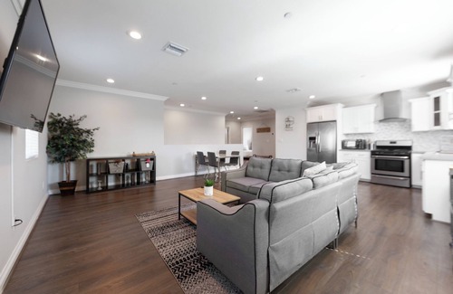 View Park-Windsor Hills House | Lightning Wi-Fi+Memory Foam Beds-WFH & Relax in LA