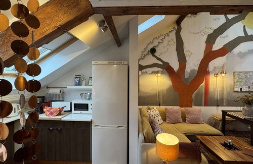 Sao Paulo Apartment | Like a cosy Log Cabin under the Oaktree