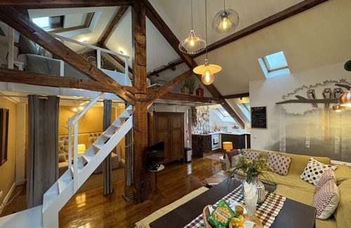 Sao Paulo Apartment | Like a cosy Log Cabin under the Oaktree