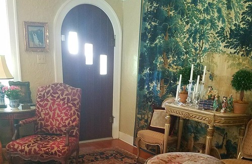 Heights Cottage | Like a Parisian apt.