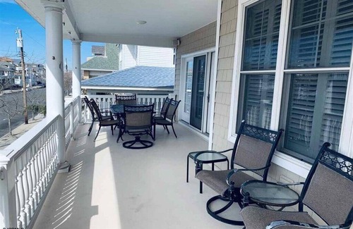 North End Condo | Like New Luxurious North End Cottage Beach Block