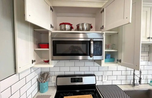 Norman House | Lil' Heaven on Dakota: Charming Dog Friendly Home