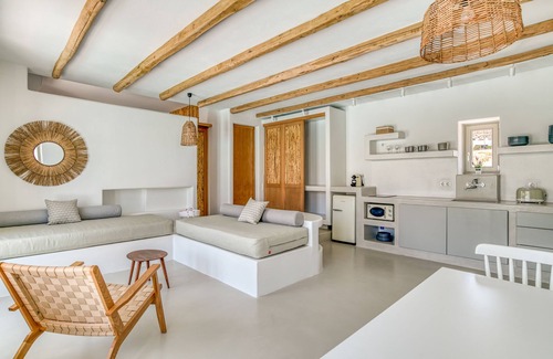 Paros Hotel | Lil Paros Luxury suites