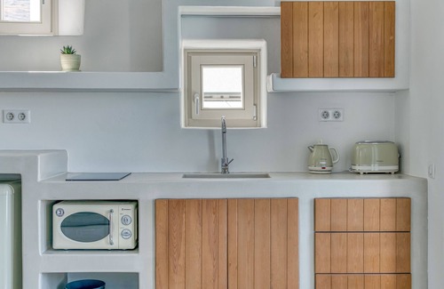 Paros Hotel | Lil Paros Luxury suites