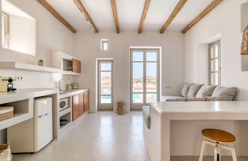 Paros Hotel | Lil Paros Luxury suites