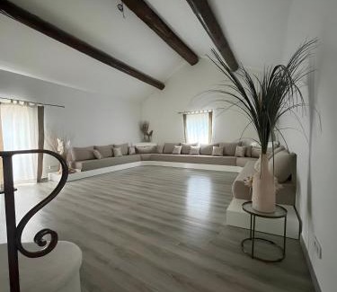 Camaret-sur-Aigues Villa | Lila Mas