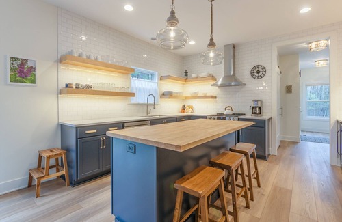 South Haven House | Lilac Cottage-Private getaway close to beach