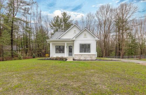 South Haven House | Lilac Cottage-Private getaway close to beach