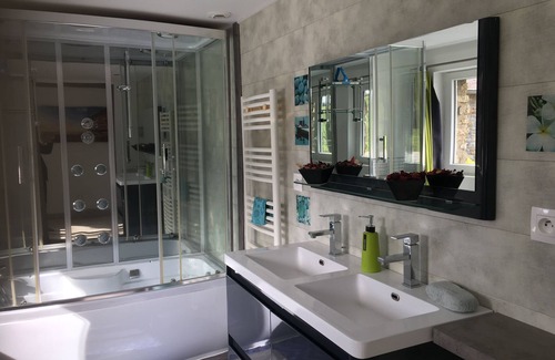 Gesvres Bed & Breakfast | LILIUM SAUVAGERE room