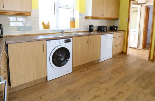 Methwold Cottage | LILLIES PAD, pet friendly, character holiday cottage in Feltwell