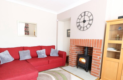 Methwold Cottage | LILLIES PAD, pet friendly, character holiday cottage in Feltwell