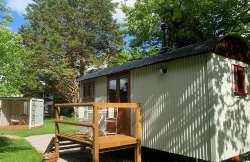 Holsworthy Ski Chalet | Lilliput - Delightful 1-bedroom shepherd's hut