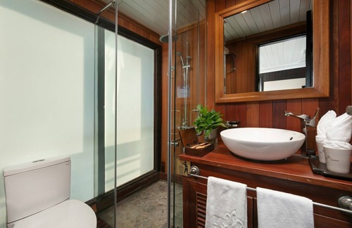 Cat Hai Hotel | Lily Cruise