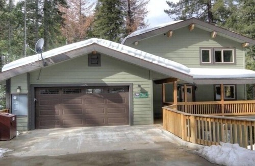 Yosemite West Cabin | Lily of the Valley: Big Wall. Yose Reservations, Breakfast, Central, Forest View