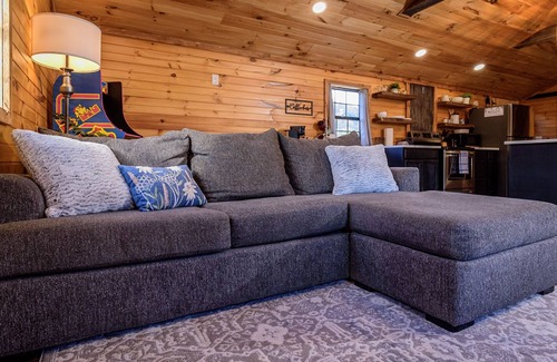 Stanton Cabin | Lily Pad Bungalow - Red River Gorge, Slade KY