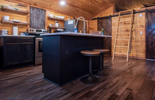 Stanton Cabin | Lily Pad Bungalow - Red River Gorge, Slade KY