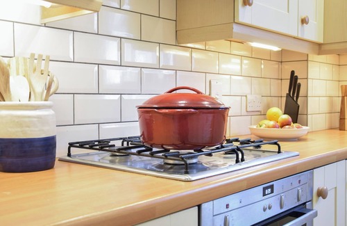 Blythburgh Cottage | LIME TREE COTTAGE, BLYTHBURGH, pet friendly, with pool in Southwold