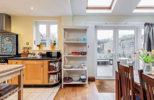 Poole House | Lime Tree House - Short Drive to Sandbanks Beach