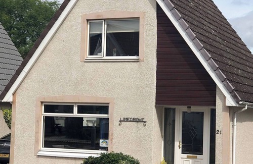 Carluke Apartment | Limegrove Comfortable Three Bedroom House