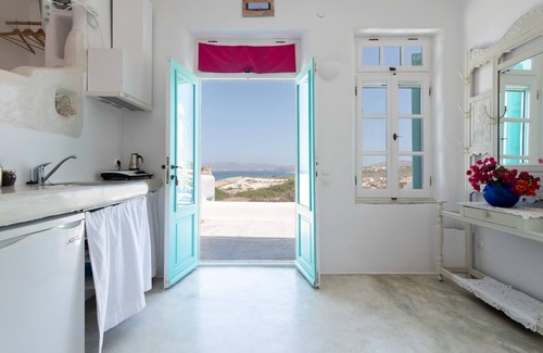 Milos Apartment | Limeri apartments "Steal time for a real hideaway!"