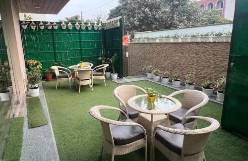 Gurugram Hotel | Limewood Stay Bliss - Boutique Hotel