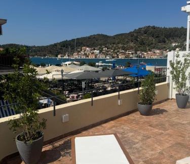 Vathy Apartment | Limone loft central square