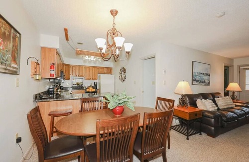 Lincoln Apartment | Lincoln Condo with slope view