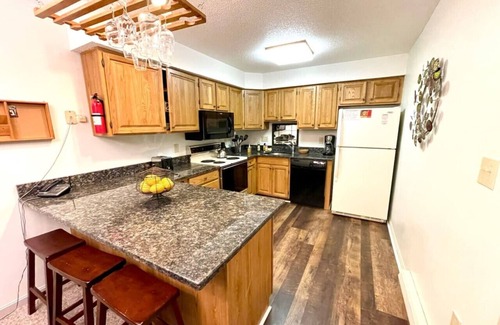 Lincoln Apartment | Lincoln Condo with slope view