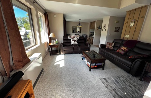 Lincoln House | Lincoln Unplugged, an Elevated Experience : Cozy Pad with Pools & Views.