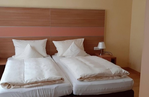 Ayl Bed & Breakfast | Linden's Pension-Restaurant - Double Shower/WC