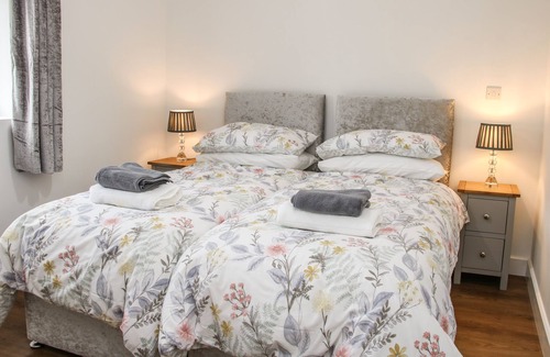 Stoney Stretton Cottage | LINDENS BARN, romantic, character holiday cottage in Minsterley