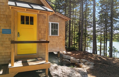 Saint George Cabin | Lindquist Cottage | Waterfront Studio with King Bed, Deck & Shoreline Access
