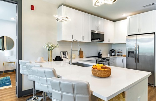 Rolling Mill Hill Condo | Lindsley by AvantStay | Balcony + Modern Design | A+ Downtown Location