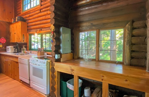East Boothbay Cabin | Linekin Log Cabin: Dog-Friendly Log Cabin with Private Deep-Water Dock & Bay Views!