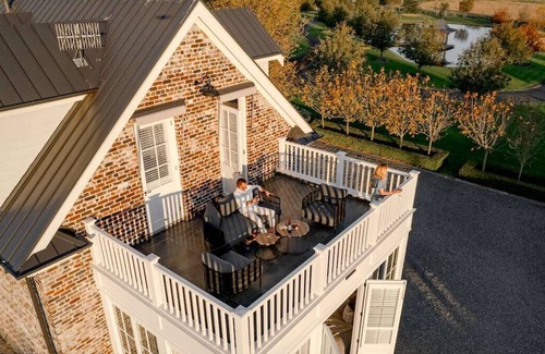 Berry House | Linnaeus Suite, Berry - by Linnaeus Collection