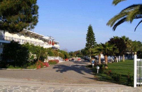 Pineios Hotel | Lintzi Hotel