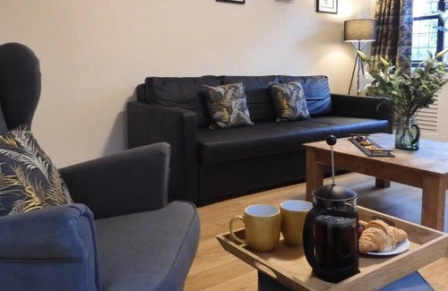 Hoole Apartment | Lion House Chester - Very Near Zoo & Ideal for Families