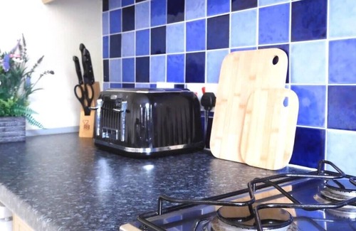 Hoole Apartment | Lion House Chester - Very Near Zoo & Ideal for Families