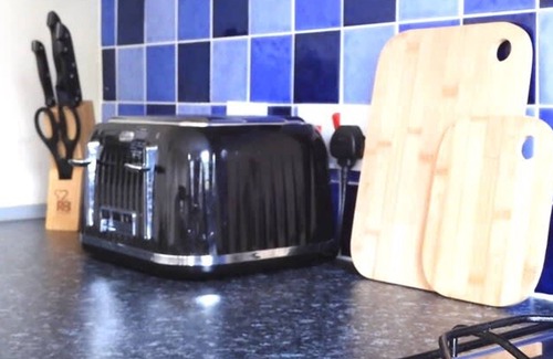Hoole Apartment | Lion House Chester - Very Near Zoo Ideal for Families