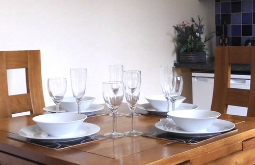 Hoole Apartment | Lion House Chester - Very Near Zoo Ideal for Families