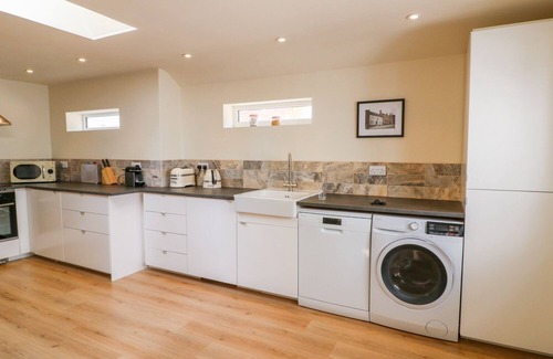Ashbourne House | LION HOUSE, family friendly, with a garden in Ashbourne