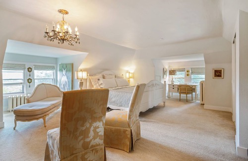 Niagara Falls Bed & Breakfast | Lion's Head Bed & Breakfast