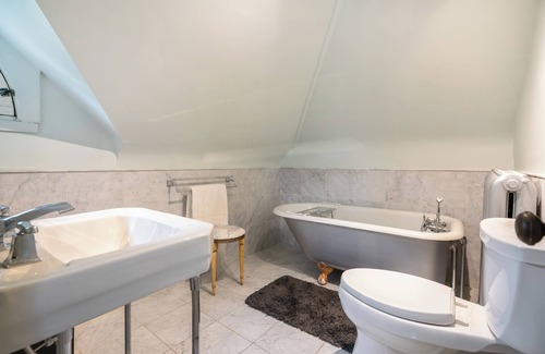 Niagara Falls Bed & Breakfast | Lion's Head Bed & Breakfast