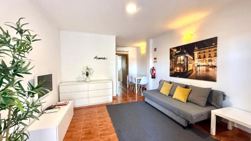 Santa Isabel Apartment | Lisboa, Central Lisbon, Charming Patio House, , WIFI, Air Conditioning, Near Metro, by IG