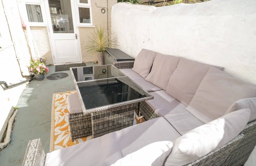 Llandudno Cottage | LISBOA, pet friendly, character holiday cottage in Llandudno