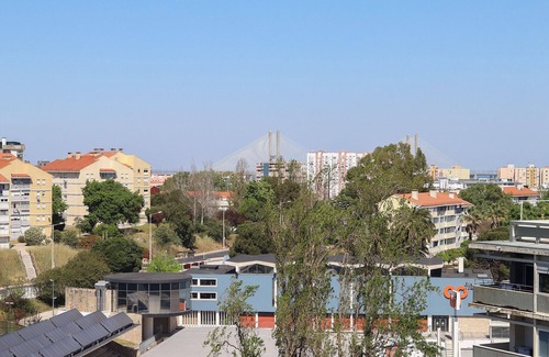 Olivais Bed & Breakfast | Lisbon Airport Leaf by Homing