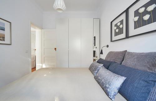 Alvalade Apartment | Lisbon Haven - By the METRO with AC
