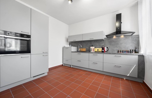 Gruenstadt Apartment | LiT LiVing: Luxus – Box SprIng – Balkon – Parkplatz