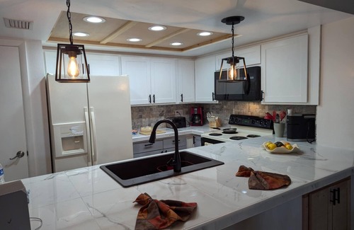 Gulf Gate Estates Apartment | Literally 3 mins from Siesta with its number 1 beaches!nLocation! Location!